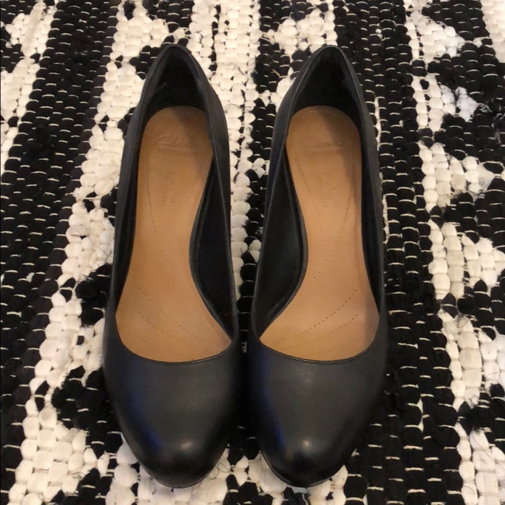 Clark’s Soft Cushion Black Leather Heels Size 9